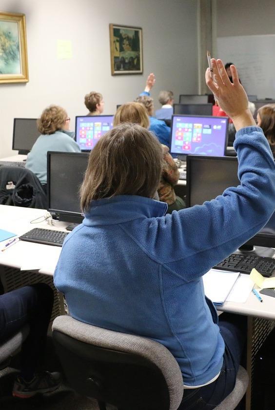 In biblioteca un corso di informatica per adulti