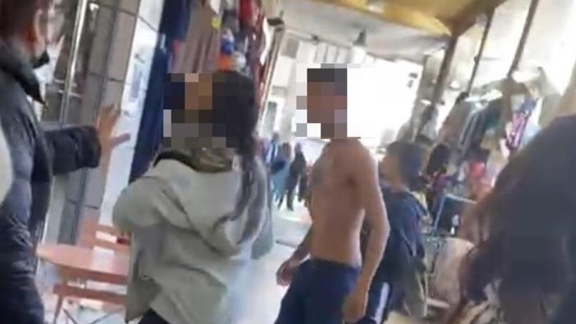 Il ventiduenne ripreso dopo l'aggressione al bar