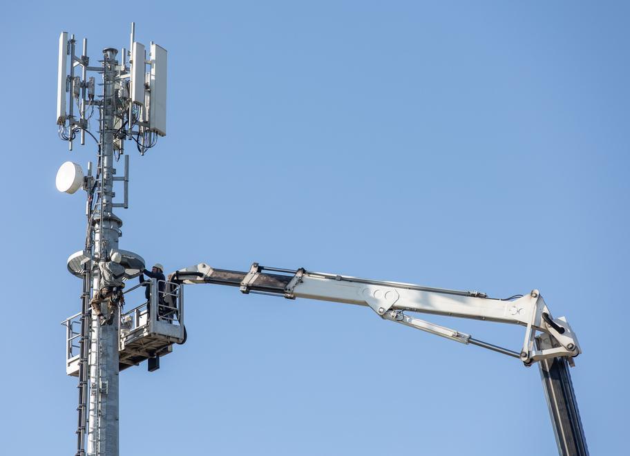 A Ferrara cinquanta richieste, sei contenziosi al Tar. Il 5G “preme” in assenza del Piano antenne 