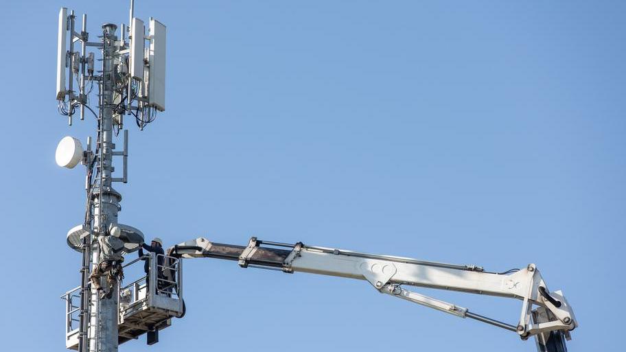 A Ferrara cinquanta richieste, sei contenziosi al Tar. Il 5G “preme” in assenza del Piano antenne