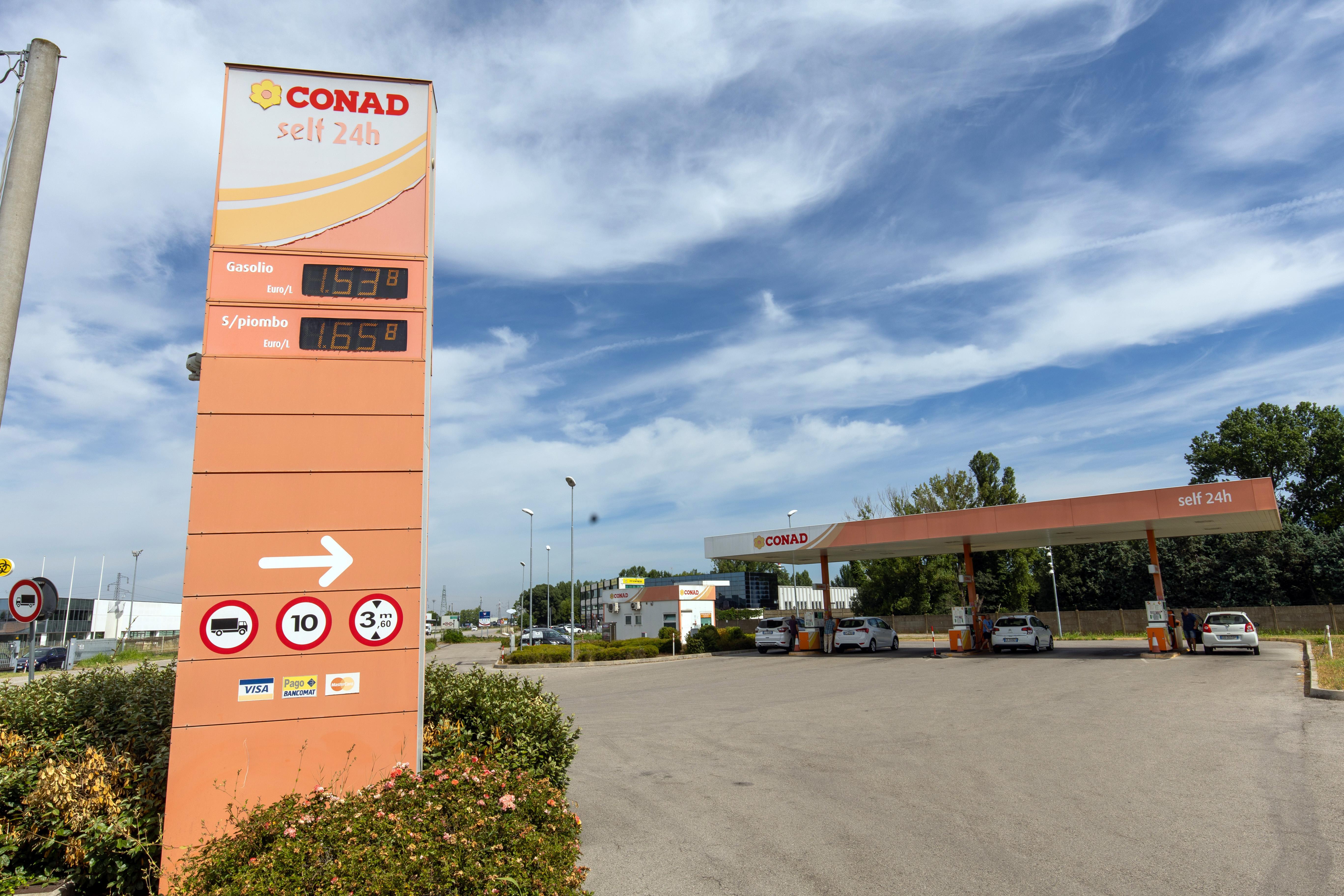 Ferrara, il “pieno” costa sempre di più. Da Conad i prezzi più bassi della città 