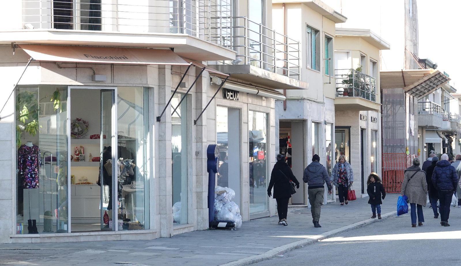 Affitti dei negozi più leggeri dopo il covid, rimangono saldi la Passeggiata e Forte 