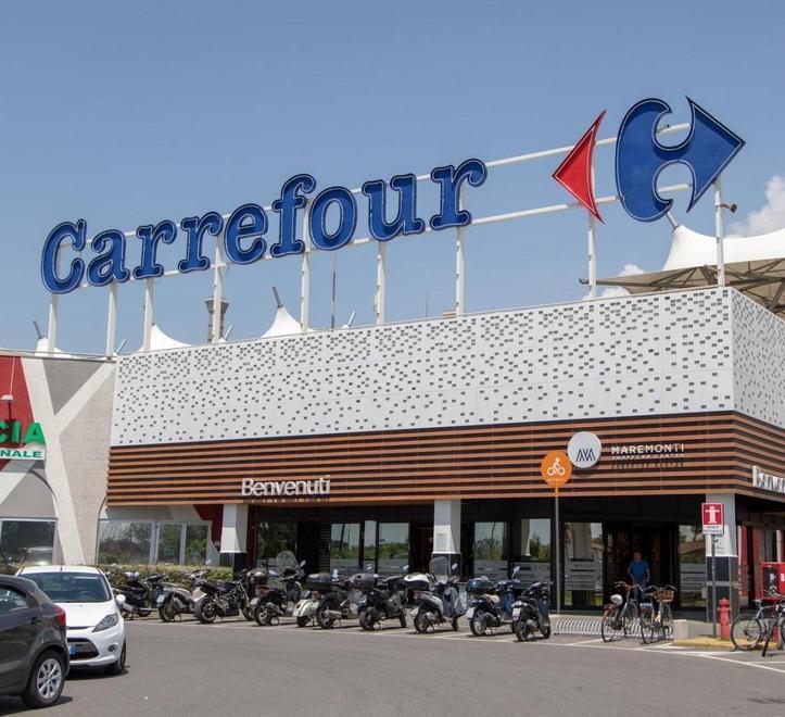 Carrefour annuncia 14 esuberi a Massa 