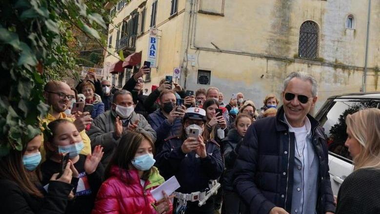 Il compleanno del Ppg diventa una festa di paese, caccia a selfie e autografi - Foto