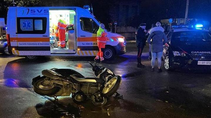 Scontro auto-scooter: ferito un ventitreenne illesa la ragazza con lui