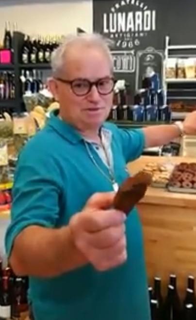 Re del panettone e di solidarietà Lunardi regala dolci al centro Oami 