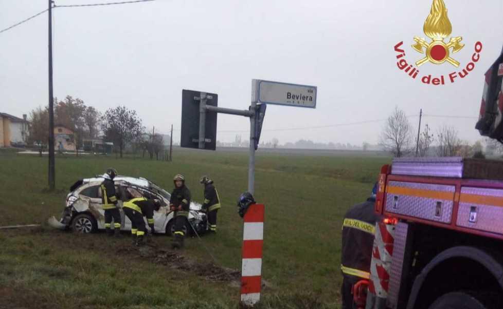 Sbanda e carambola nel campo Automobilista resta ferito