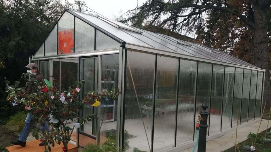 Inaugurata la serra a scuola