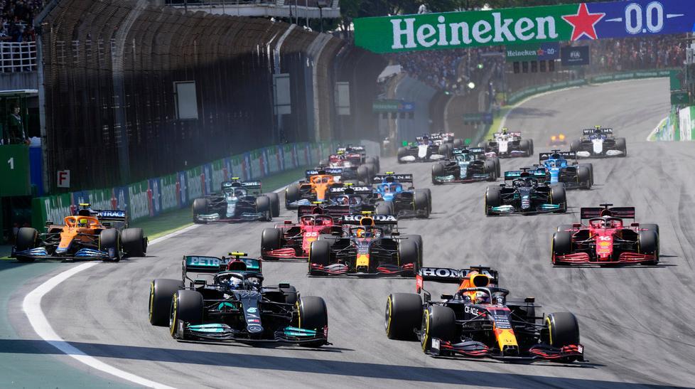 Superlativo Hamilton, che rimonta! Verstappen ora è distante 14 punti 