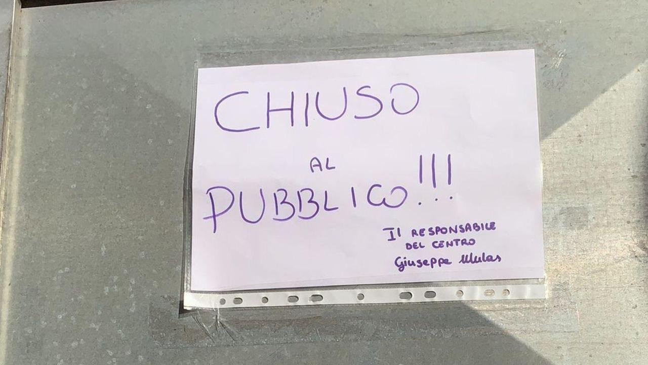 Porte chiuse al centro di riuso