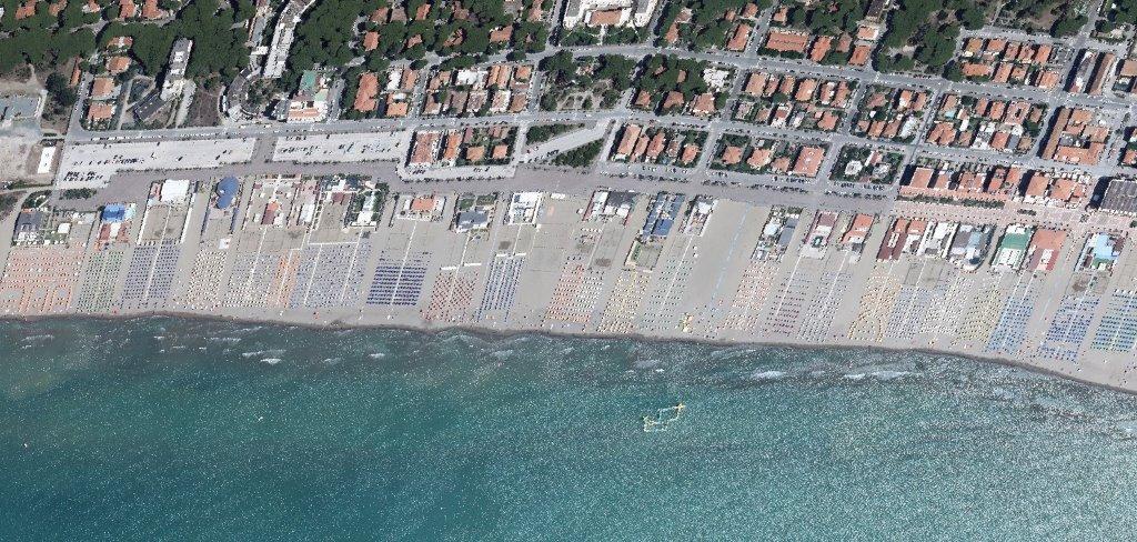 Mettere all’asta le spiagge: così il nostro litorale dice addio al made in Italy 
