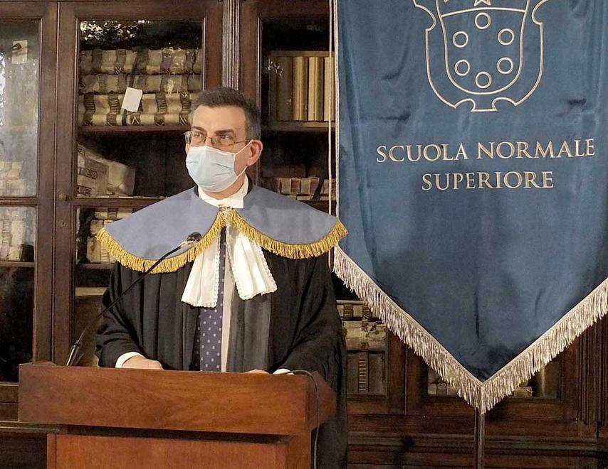 Il direttore Ambrosio durante la prolusione