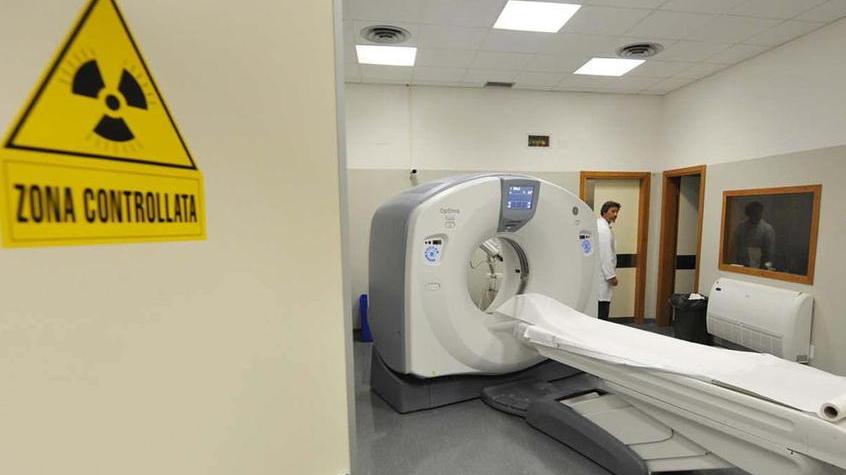 Il macchinario per la Tac in funzione all'ospedale Villamarina di Piombino