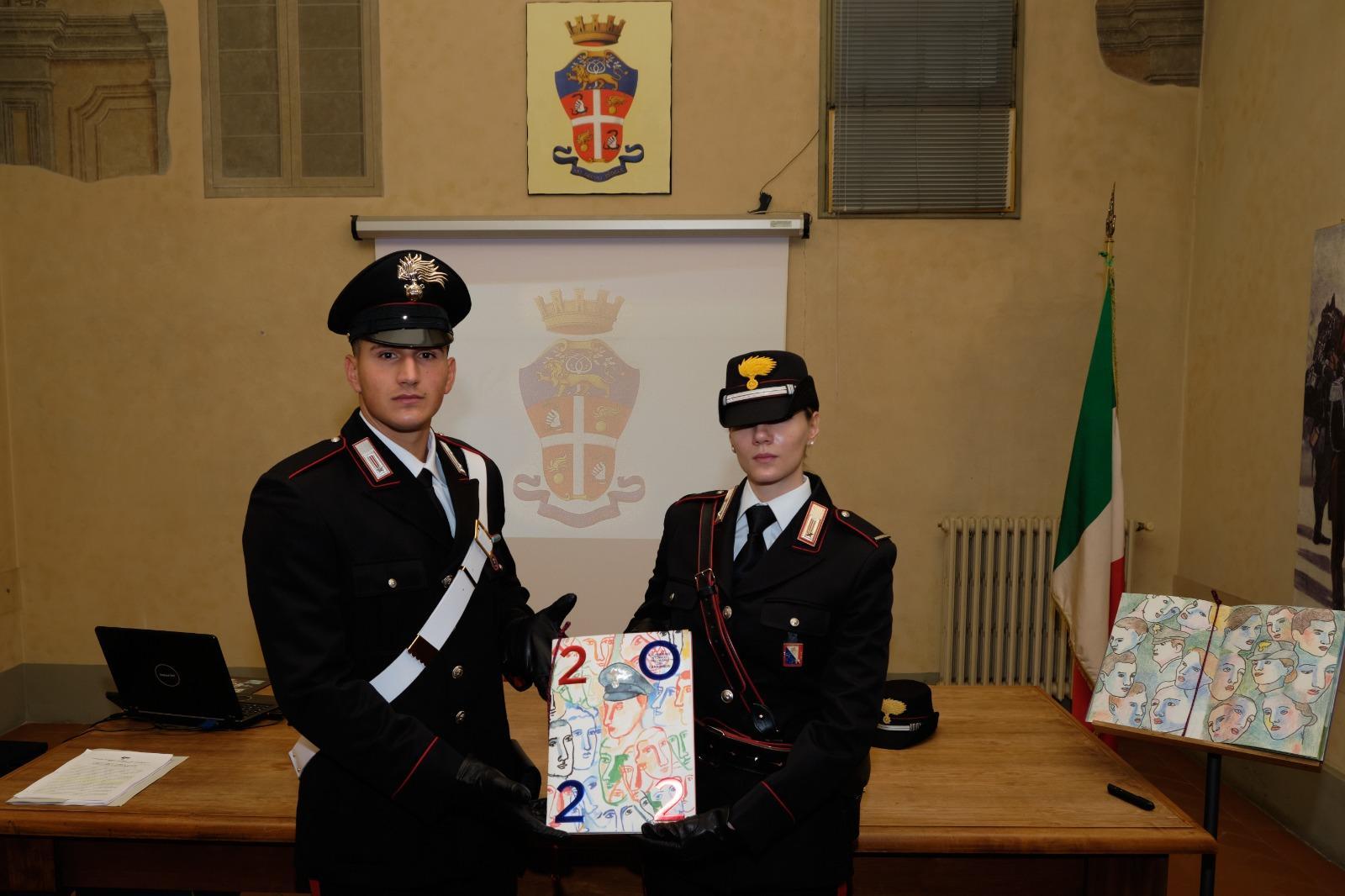 Il calendario storico dei carabinieri quest'anno è anche in cinese