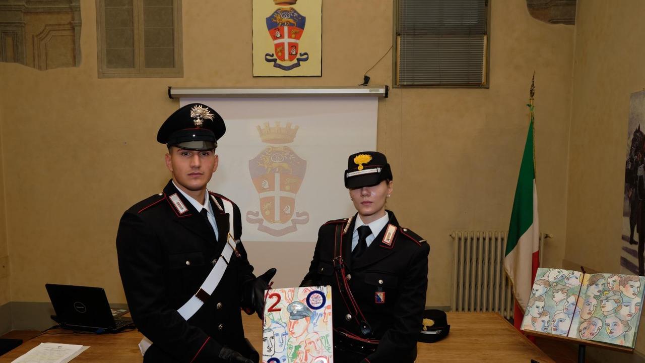 Il calendario storico dei carabinieri quest'anno è anche in cinese
