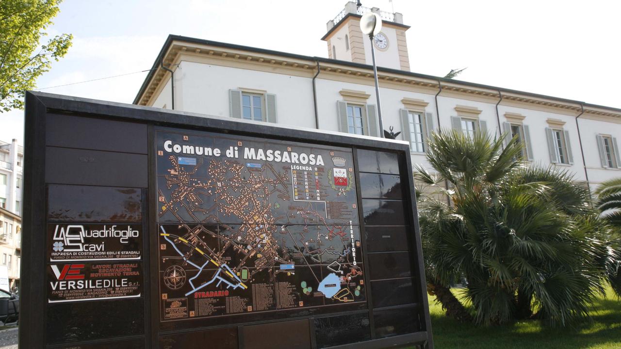 Massarosa resta all’età della carta: è l'unico Comune in Toscana senza anagrafe digitale