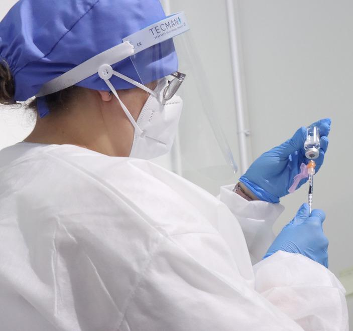 Hanno paura del vaccino: due 40enni scappano dall’hub di Massa 