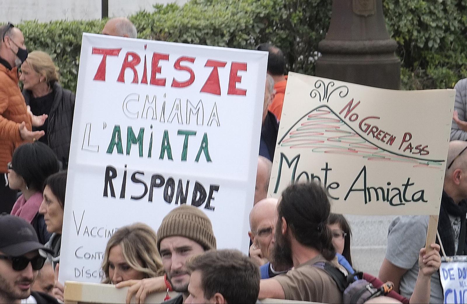 Manifestazione No-Green pass e No-vax a Pisa: con rappresentanza di persone dell'Amiata