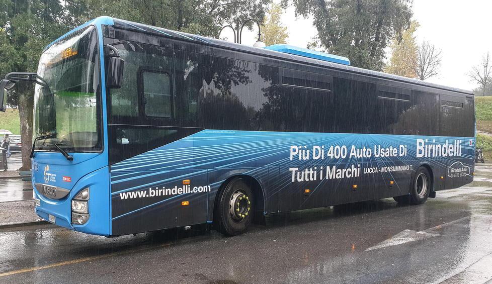 Un autobus di Autolinee Toscane in piazzale Verdi
