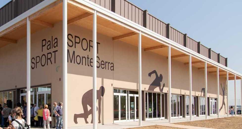 Il palasport è ancora chiuso un mese dopo l’inaugurazione 
