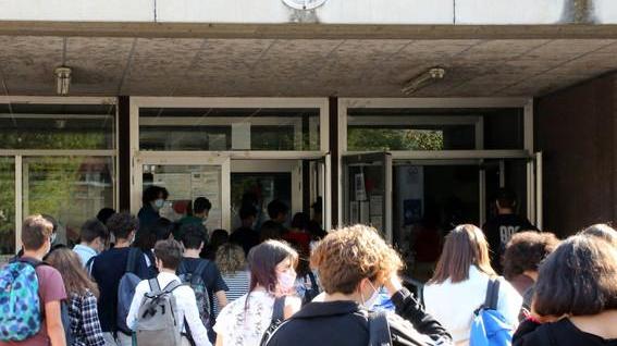 Covid a Reggio Emilia: primi focolai alle superiori, due le classi in quarantena