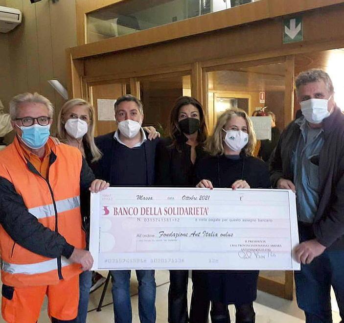 Nuova donazione all’associazione che si occupa dei malati di tumore