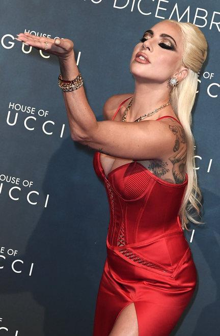 «La gentilezza salverà il mondo» Le 51 storie del libro di Lady Gaga