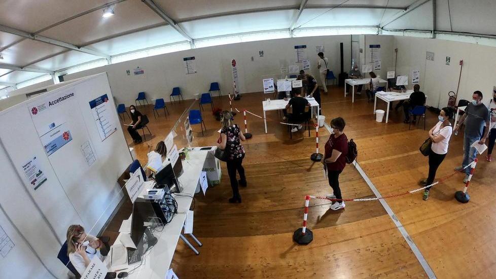 Oltre 160mila vaccini in sette mesi all’hub di Pontedera