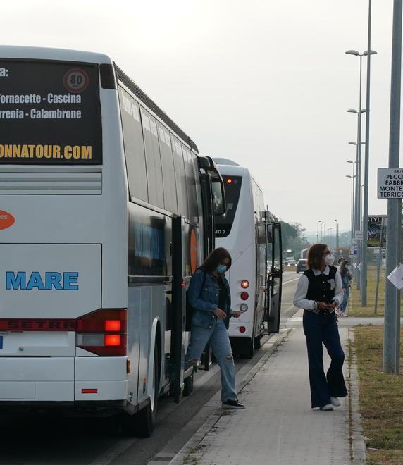“Ti accompagno”, altri 3 sorveglianti alle fermate dei bus