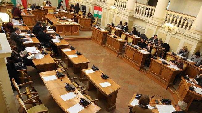 Cessa il distanziamento in Sala del Tricolore tra i consiglieri comunali