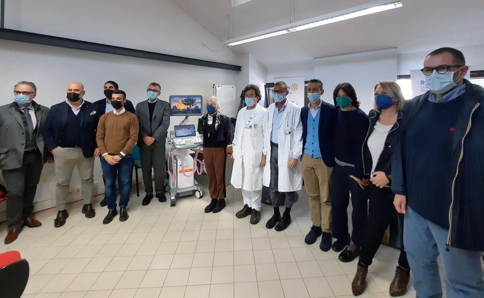 Cento, ecografo digitale donato all’ospedale Strumento prezioso in tempi di pandemia