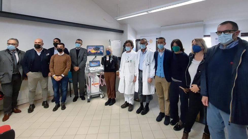 Cento, ecografo digitale donato all’ospedale Strumento prezioso in tempi di pandemia