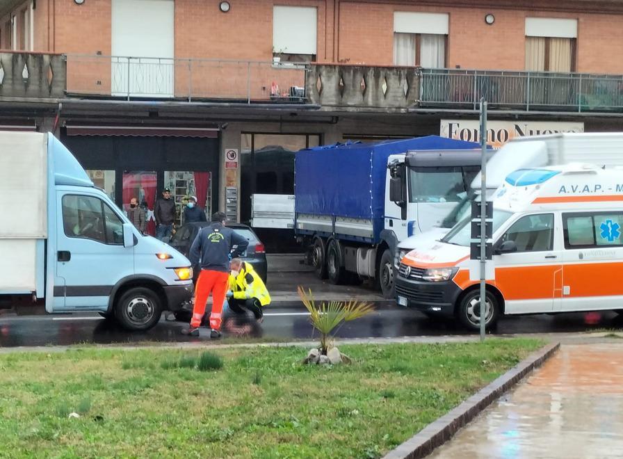 Investito da un furgone: resta ferito un 32enne