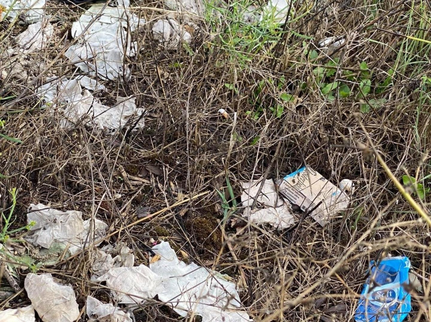 Sporcizia e degrado nell’area dell’eliporto 