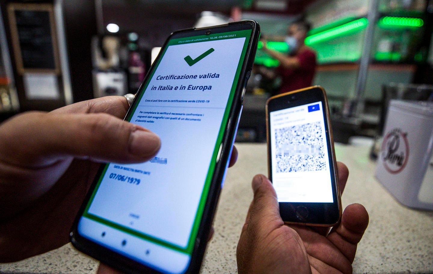 Multa al barista che non chiedeva il green pass 