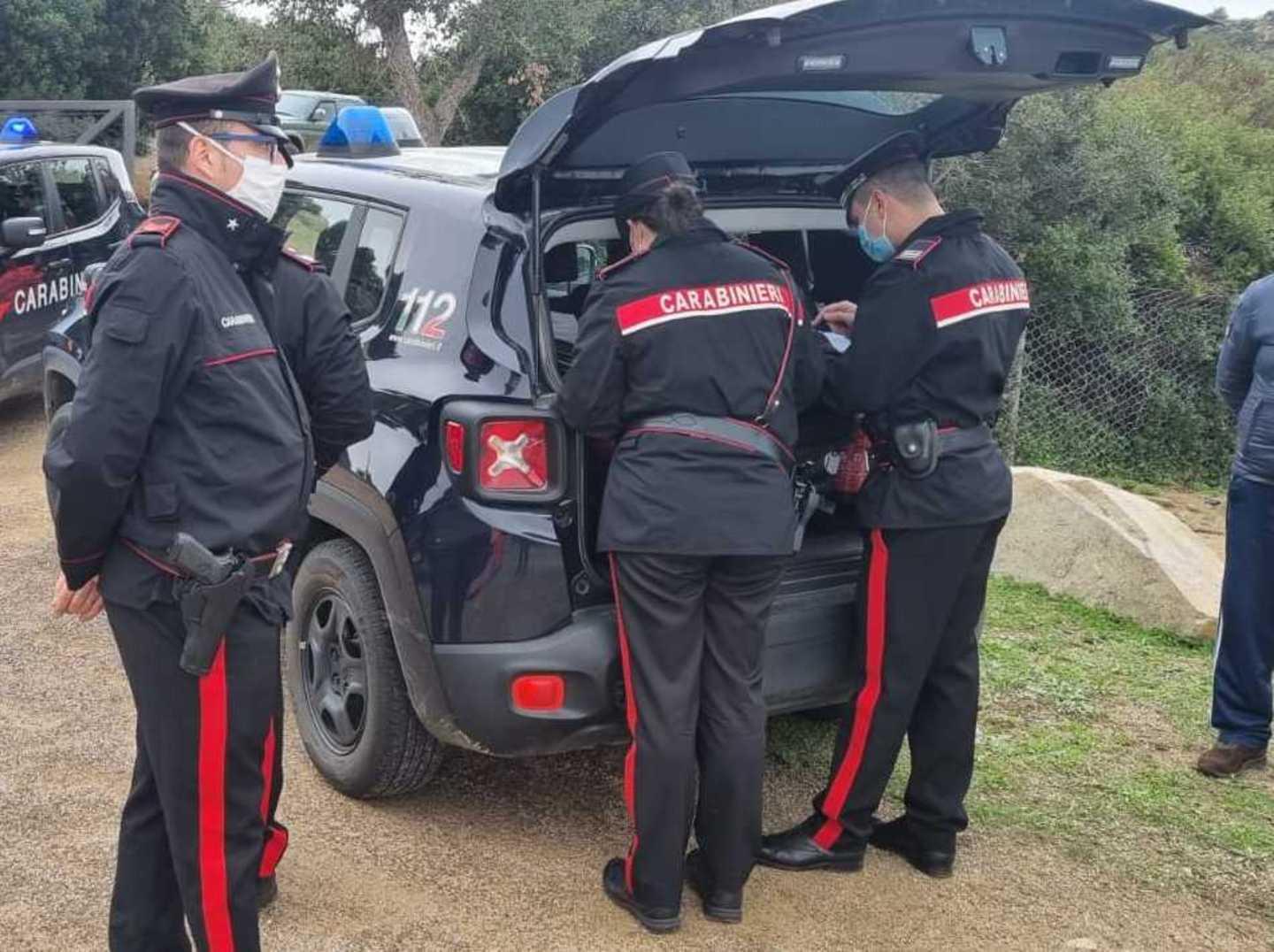 L’auto senza freno si muove 71enne muore schiacciato