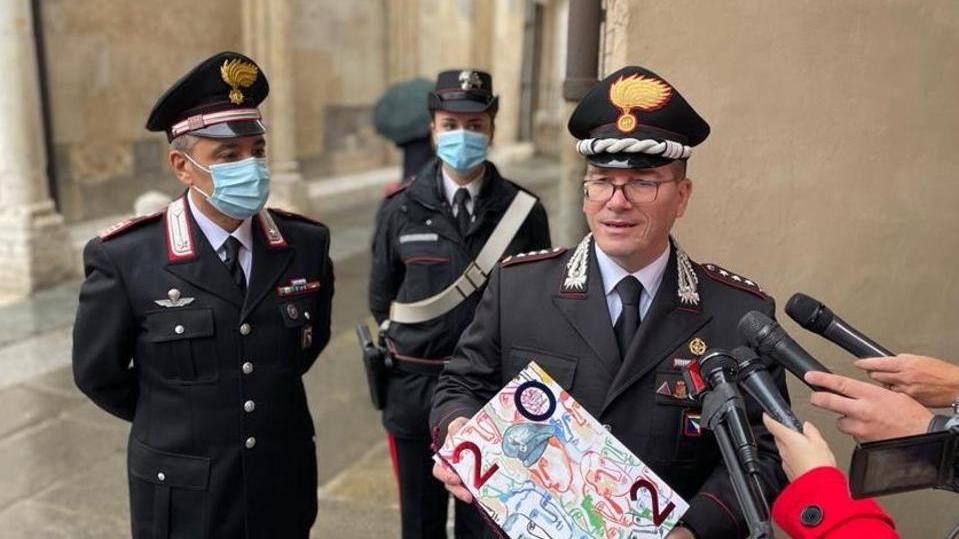 Modena. Il calendario dei carabinieri con i commenti di Lucarelli
