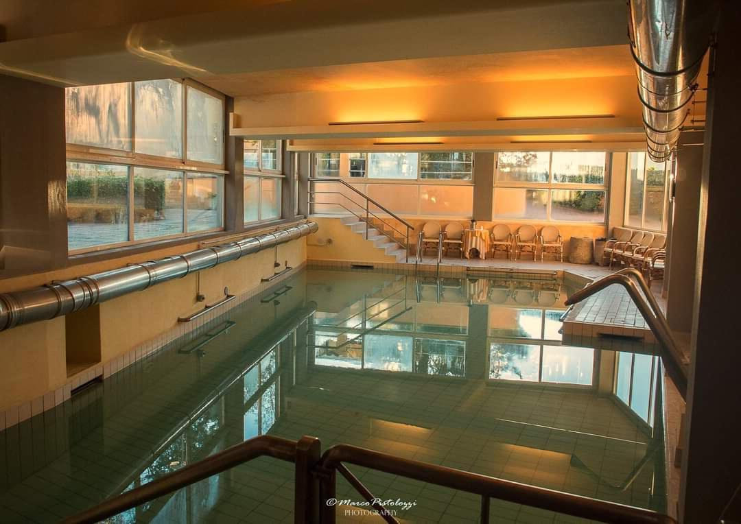 la piscina delle Terme di Bagni di Lucca