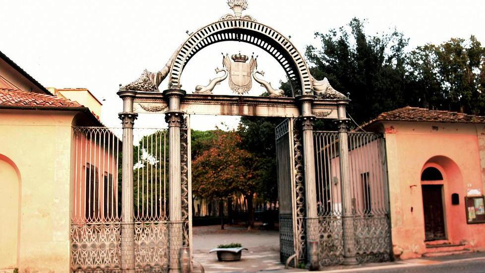 Il grande cancello d’ingresso dell’ex Ilva
