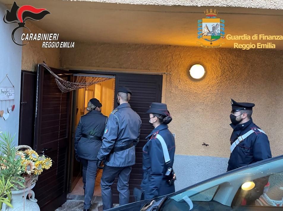 Fatture false e società di comodo: blitz dei carabinieri e della Finanza, sei indagati
