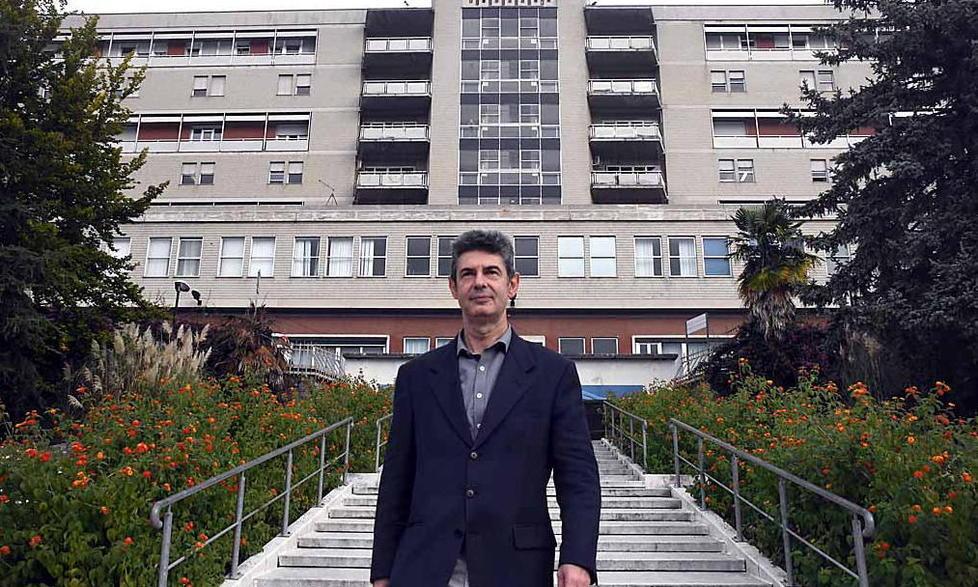 Il sindaco Francesco De Pasquale durante un sopralluogo al Monoblocco