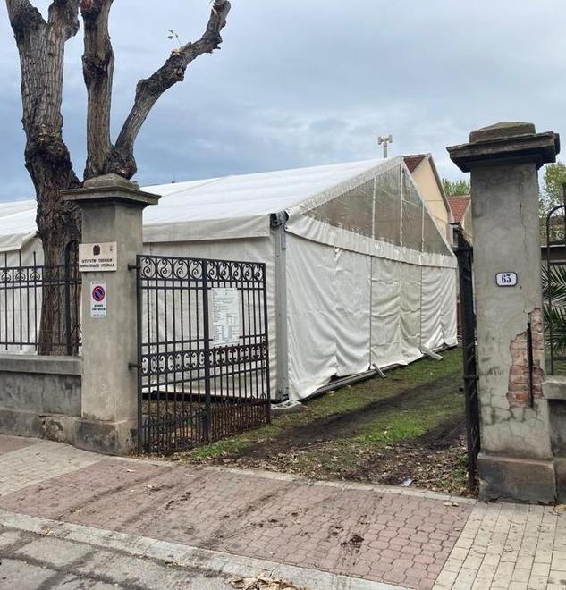 In via Ferrer lavori in corso per la pista sul ghiaccio