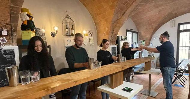 Più preparati dietro al bancone con la formazione