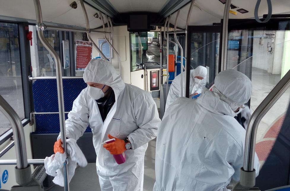 Cloro, alcol e ozono sui bus Così Seta combatte il contagio 
