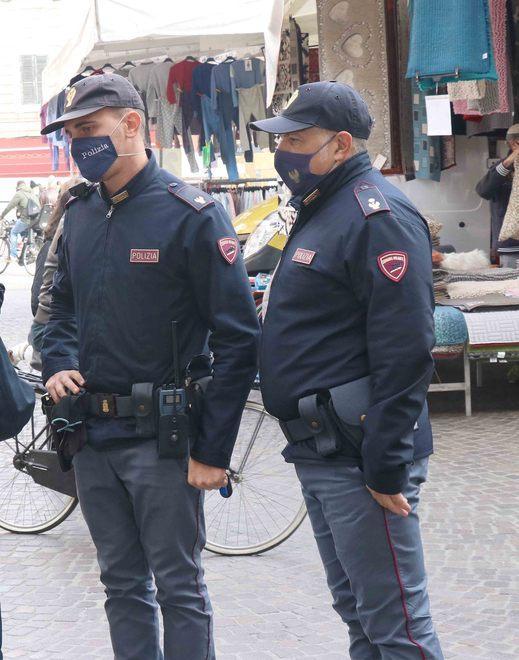 Vendevano alcol ai minori Denuncia penale e multe ad un bar del centro città 
