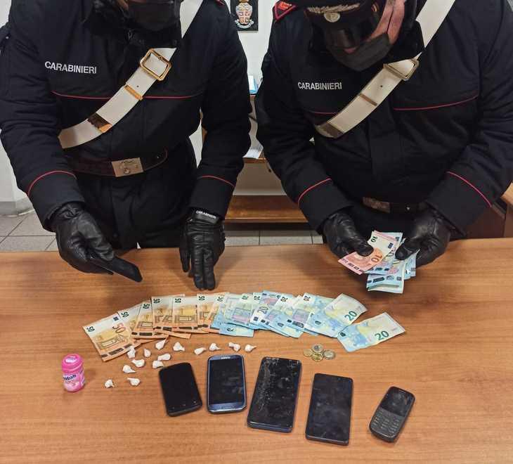 Nasconde la cocaina nel pacco di caramelle Arrestato un 37enne 