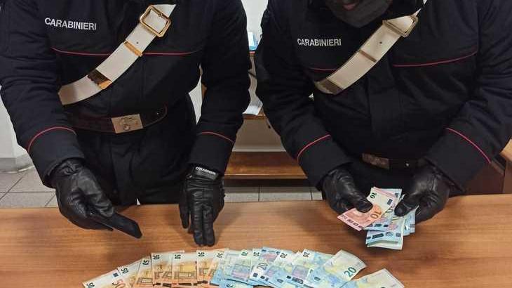 Nasconde la cocaina nel pacco di caramelle Arrestato un 37enne