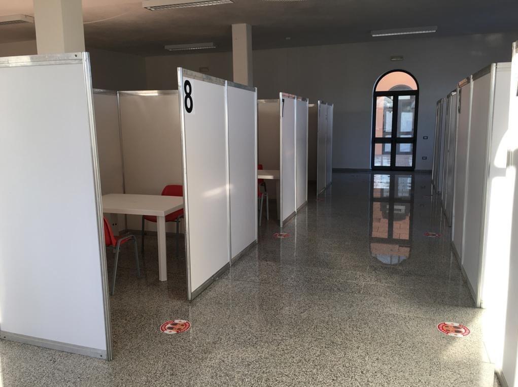 L’hub è chiuso ma i vaccini non si fermano 