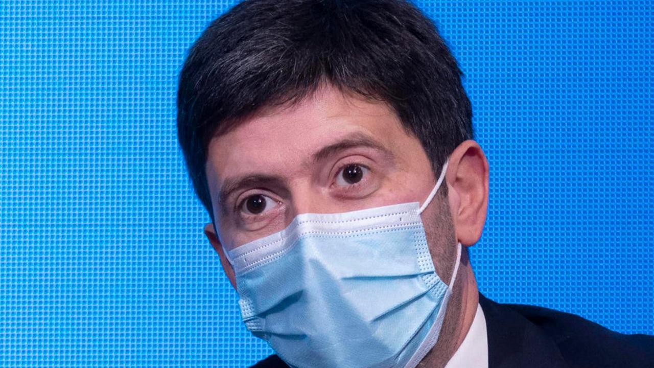 Regioni: restrizioni per i no vax Ma il Governo (per ora) frena