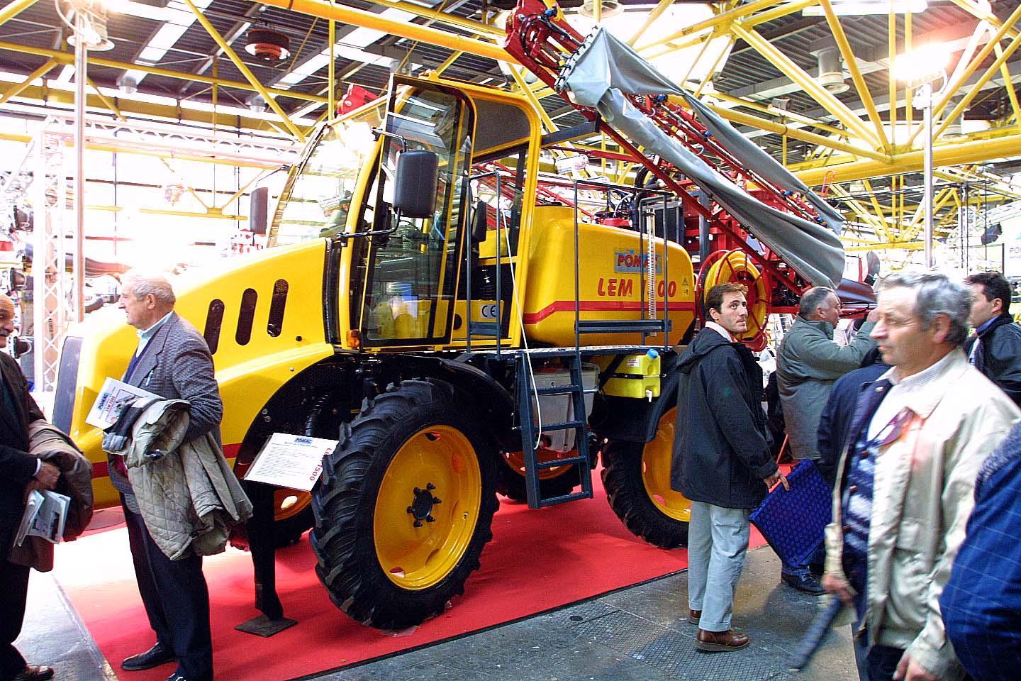 Una delle macchine della azienda Pomac, in una foto d'archivio in una fiera del settore delle macchine agricole